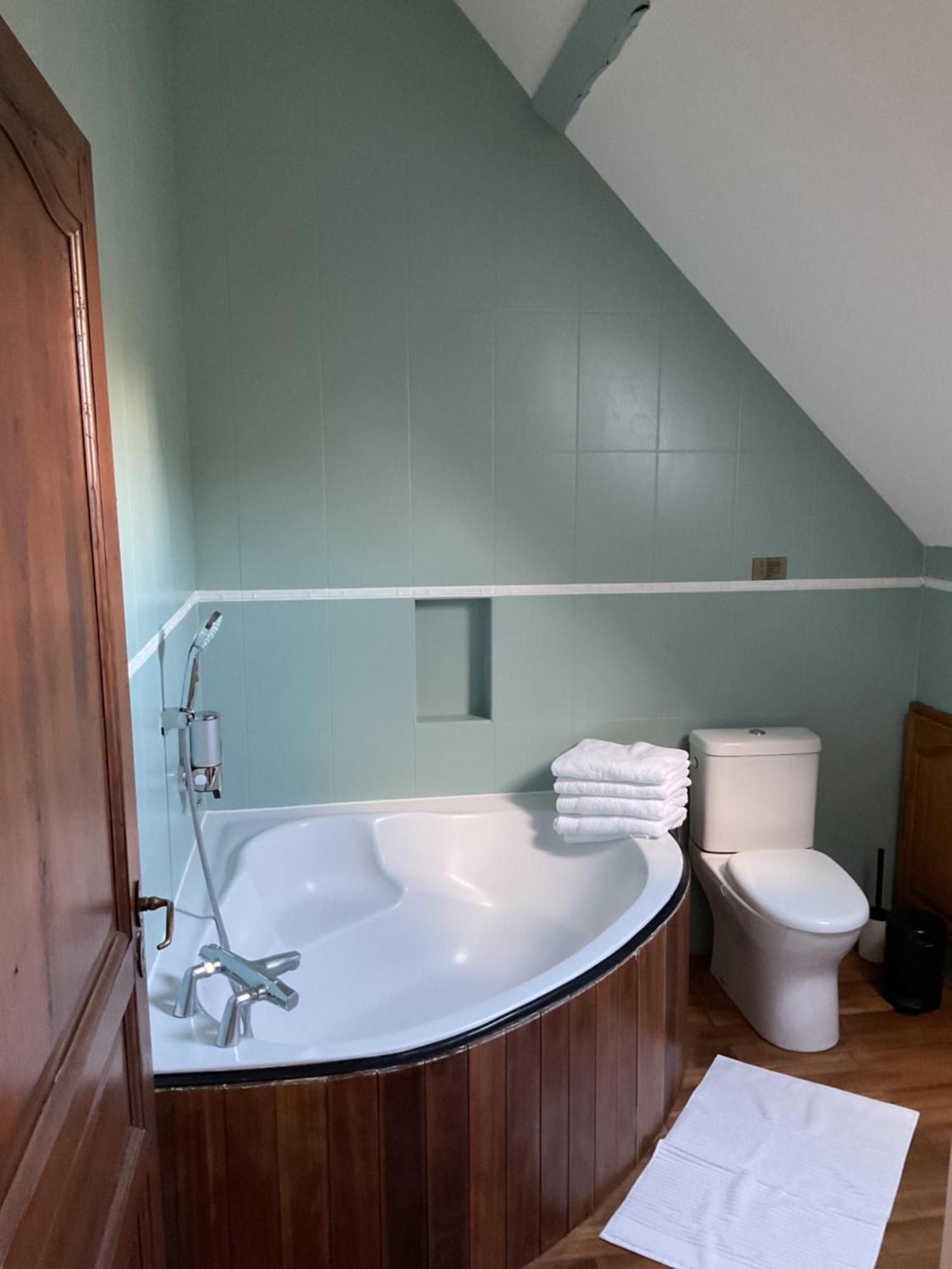 Manoir De La Croix-Sonnet Bed & Breakfast Trouville-sur-Mer Exterior photo